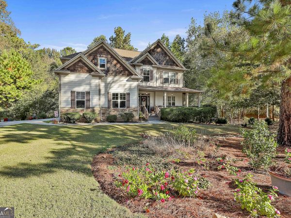120 Meadow View Glen, Newnan, GA 30265