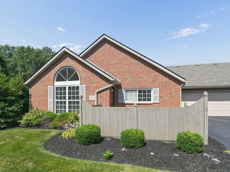 6793 Ridge Rock Drive, Unit 15, New Albany, OH 43054 Photo 2