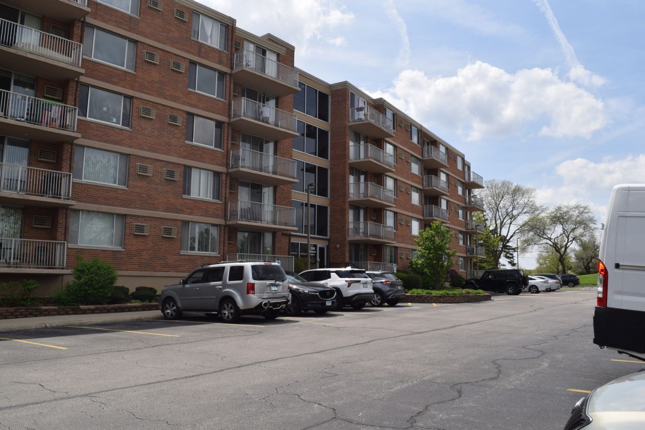 2200 S Stewart Avenue , Lombard, IL 60148