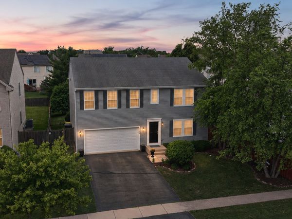 1196 Port Royal Road , Pingree Grove, IL 60140