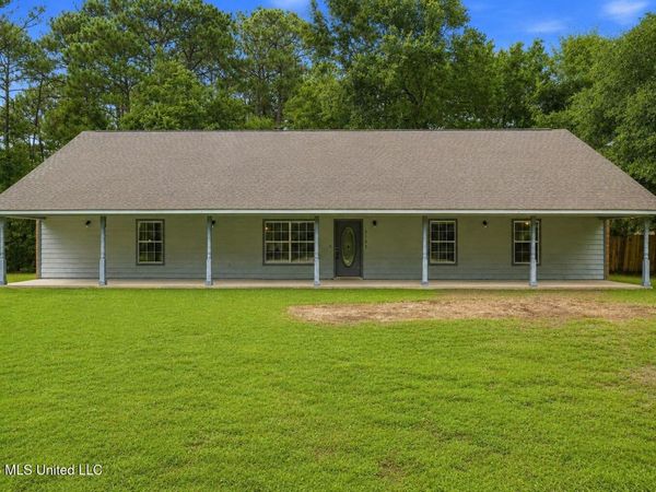 6102 Center Street, Ocean Springs, MS 39564
