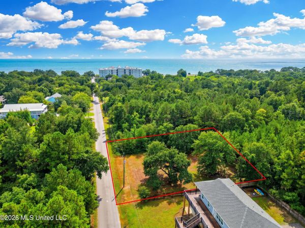194 S Lady Mary Avenue, Pass Christian, MS 39571