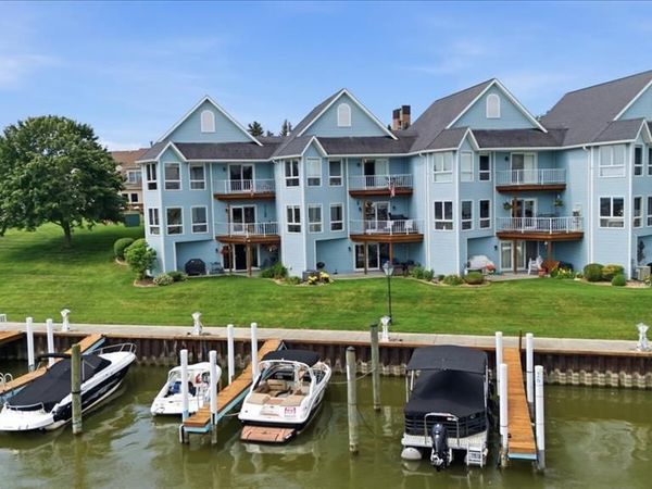 827 N Pointe, Port Huron, MI 48060