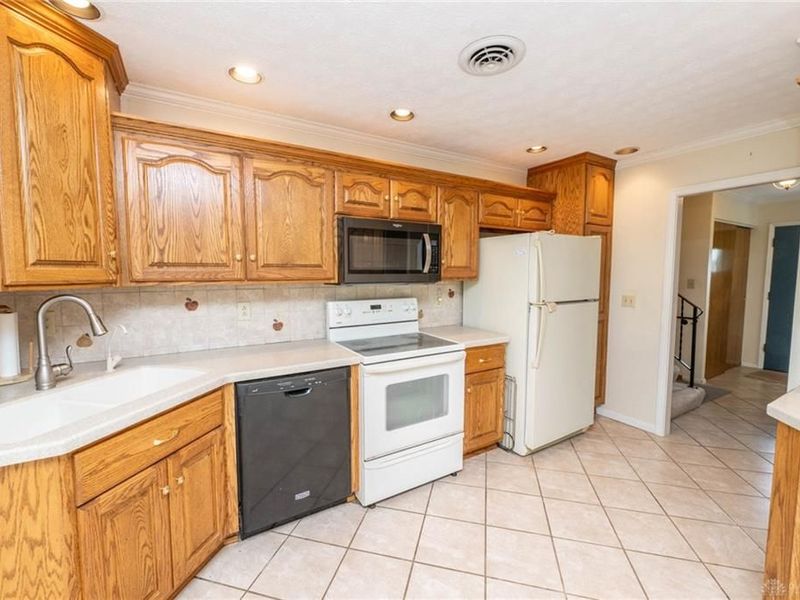 8663 Crestway Road, Clayton, OH 45315 Photo 15