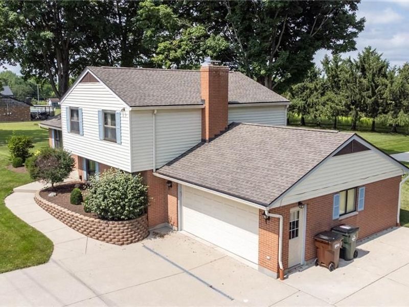 8663 Crestway Road, Clayton, OH 45315 Photo 4