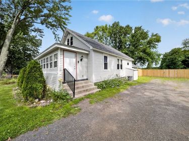 1245 Kingdom Road, Baldwinsville, NY 13027
