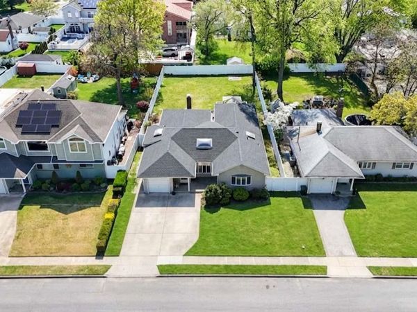 930 Balfour Street , Valley Stream, NY 11580