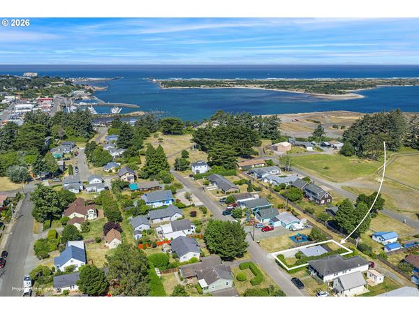875 DIVISION NE ST, Bandon, OR 97411