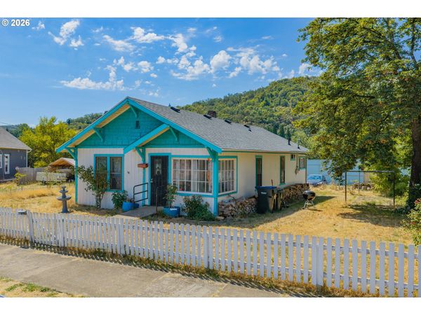 1566 SE MILL ST, Roseburg, OR 97470
