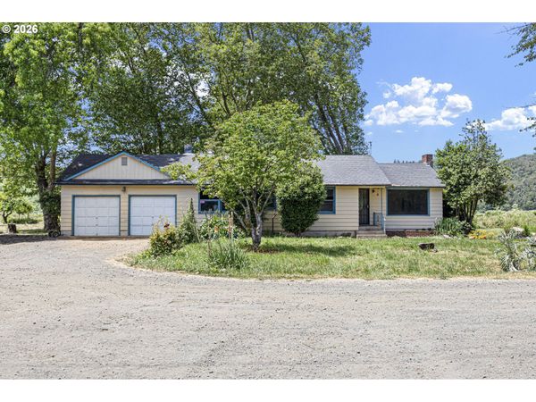 308 HELWEG RD, Winston, OR 97496