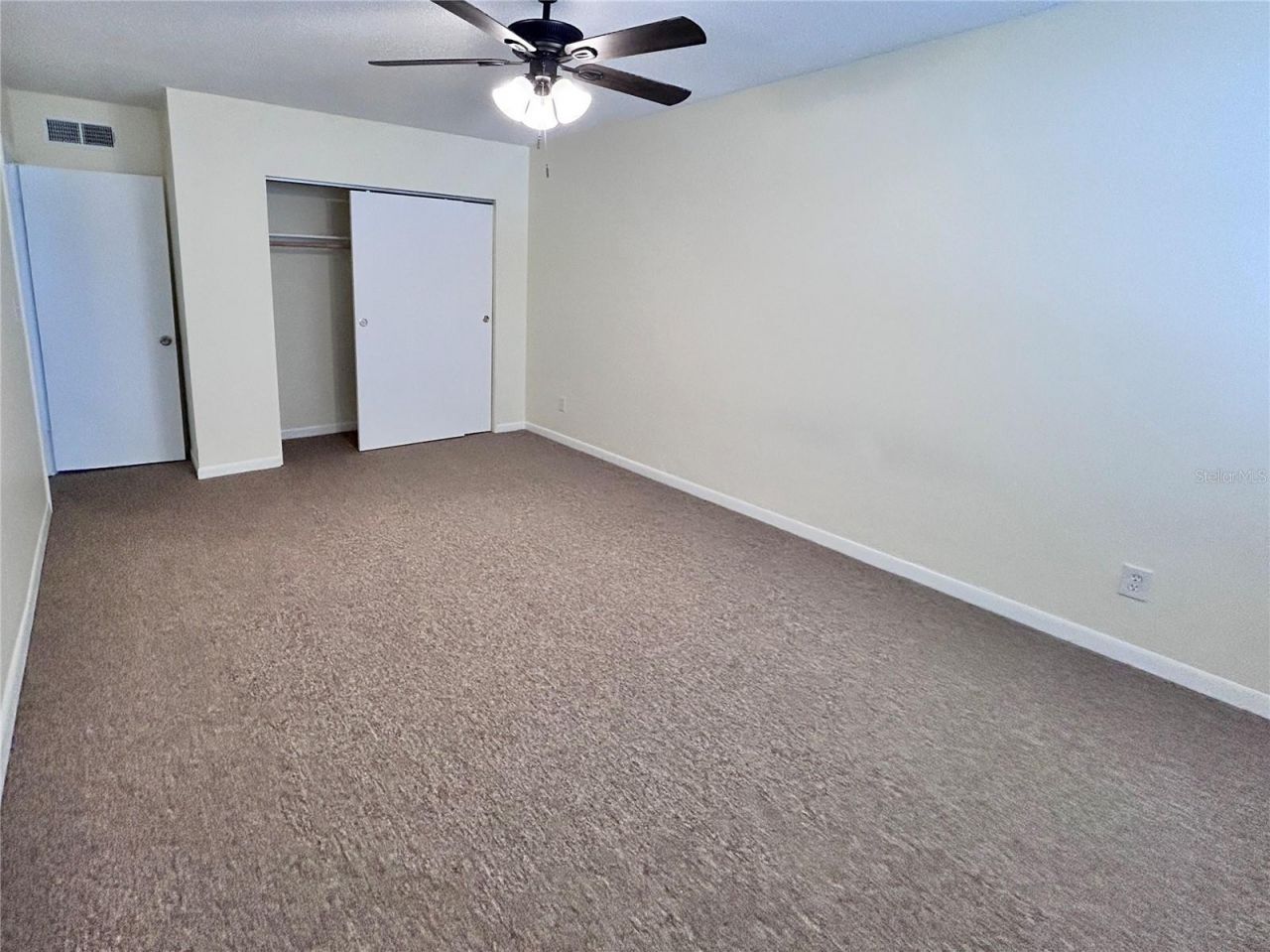 4455 38th Terrace N, Unit B12, Saint Petersburg, FL 33714 Photo