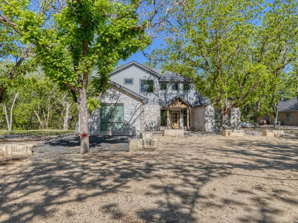 422 Red Wright Rd, Leakey, TX 78873