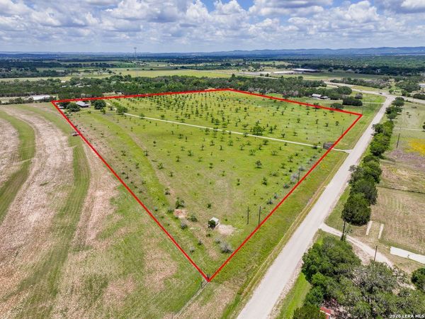 292 Old Loop 173, Bandera, TX 78003