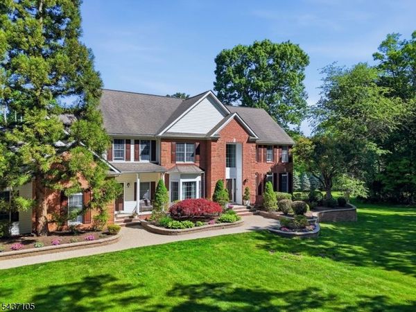 13 Hunters Trl, Chester, NJ 07930