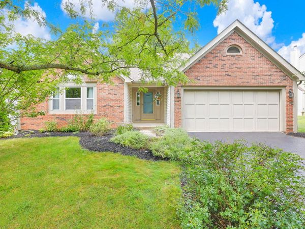 137 Clayburn Drive, Pataskala, OH 43062