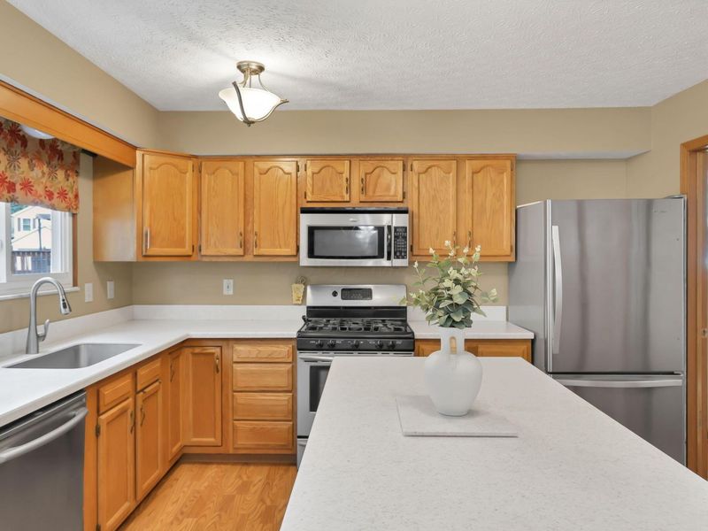 137 Clayburn Drive, Pataskala, OH 43062 Photo 13