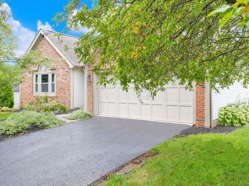 137 Clayburn Drive, Pataskala, OH 43062 Photo 2