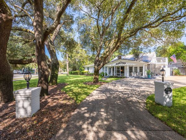 2 NE Bay Drive, Fort Walton Beach, FL 32548