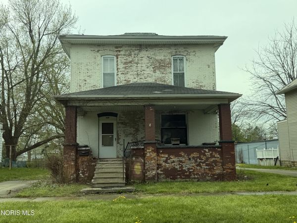 225 E South Street , Fostoria, OH 44830