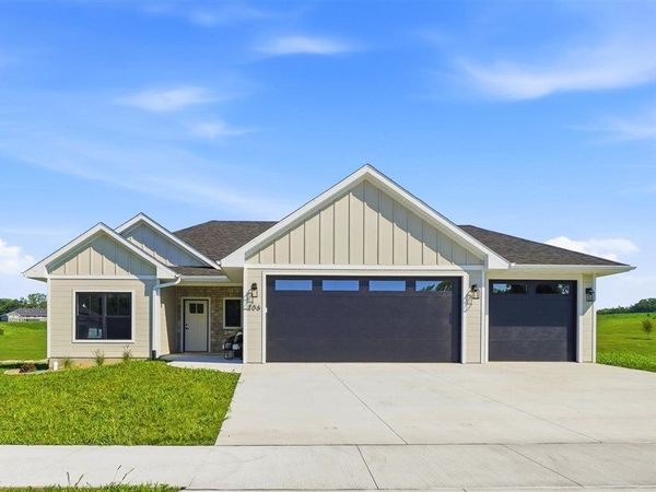 206 Westwood Circle, Kalona, IA 52247