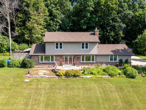 W250S4461 Center Rd, Waukesha, WI 53189