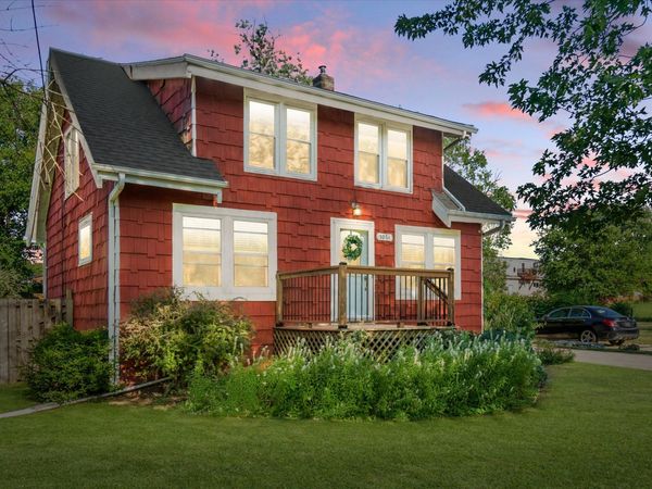 5964 S 28th St, Greenfield, WI 53221