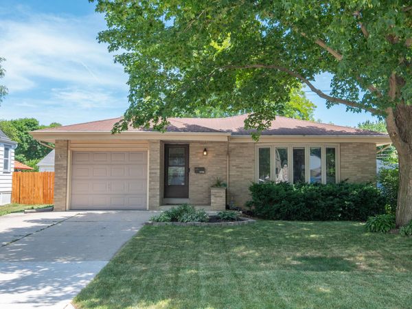 1110 S 118th St, West Allis, WI 53214