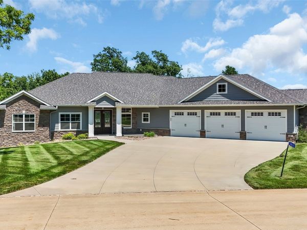 2611 Diamondwood Drive, Cedar Rapids, IA 52403