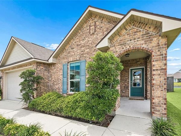 125 E LAKE Court, Slidell, LA 70461