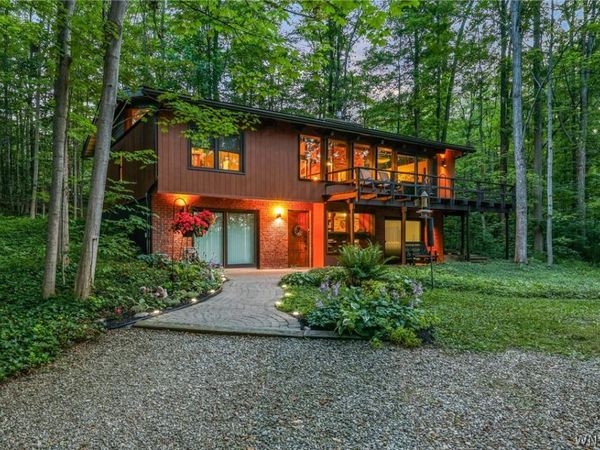 7945 Hywood Drive, Hamburg, NY 14075