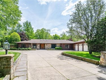 45 Red Wing Court, East Amherst, NY 14051