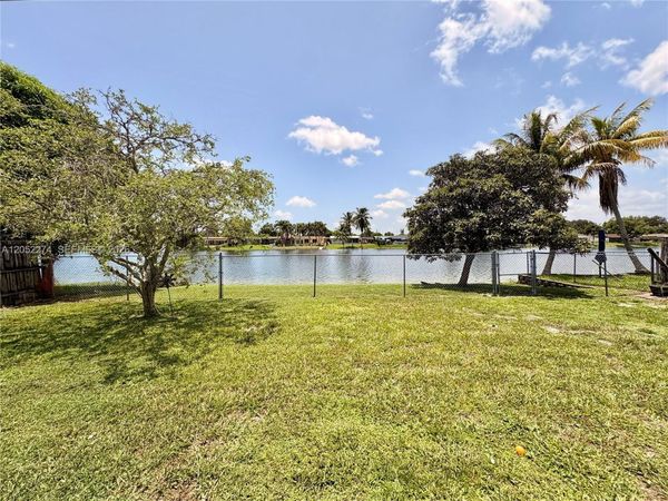 8220 NW 15th St , Pembroke Pines, FL 33024