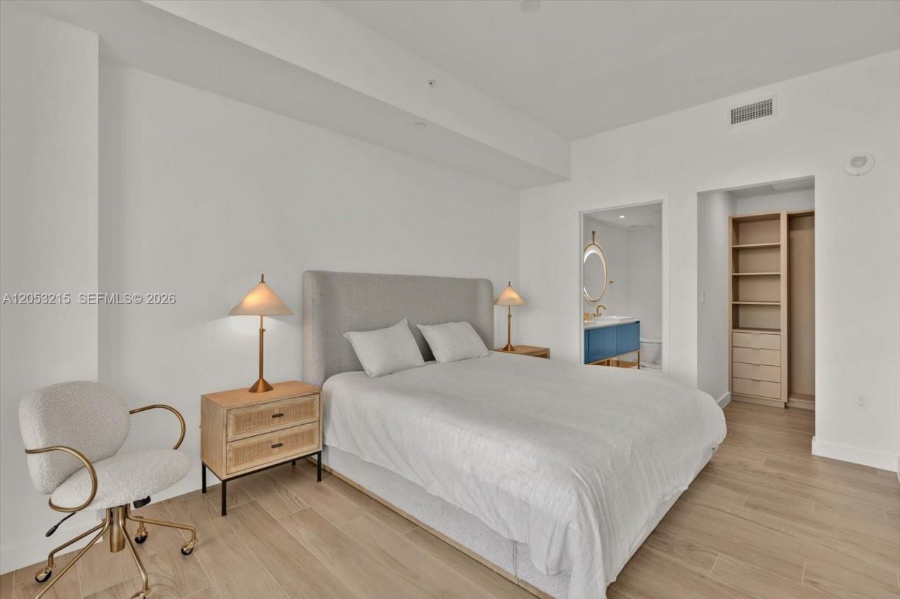 2678 Tigertail Ave , Unit 1605, Miami, FL 33133 Photo