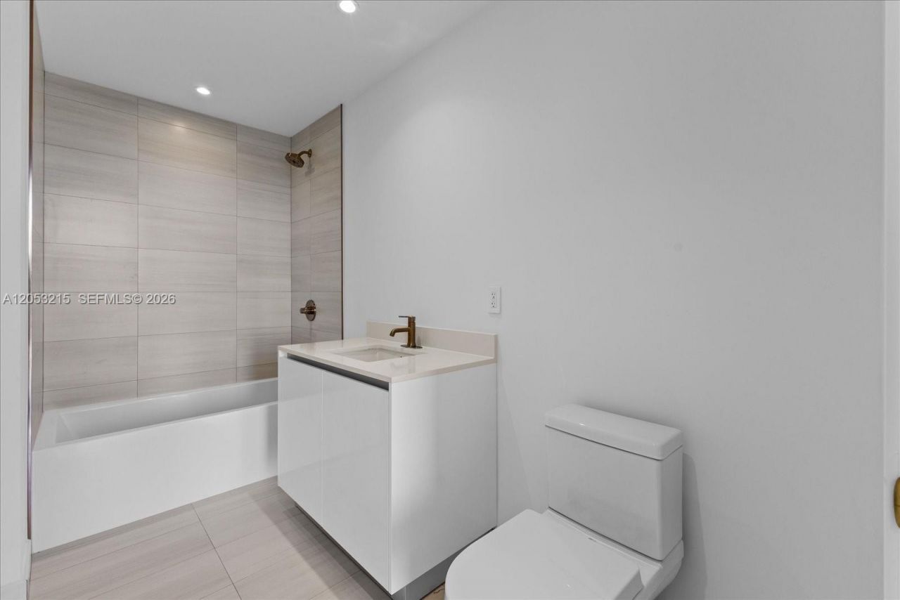 2678 Tigertail Ave , Unit 1605, Miami, FL 33133 Photo