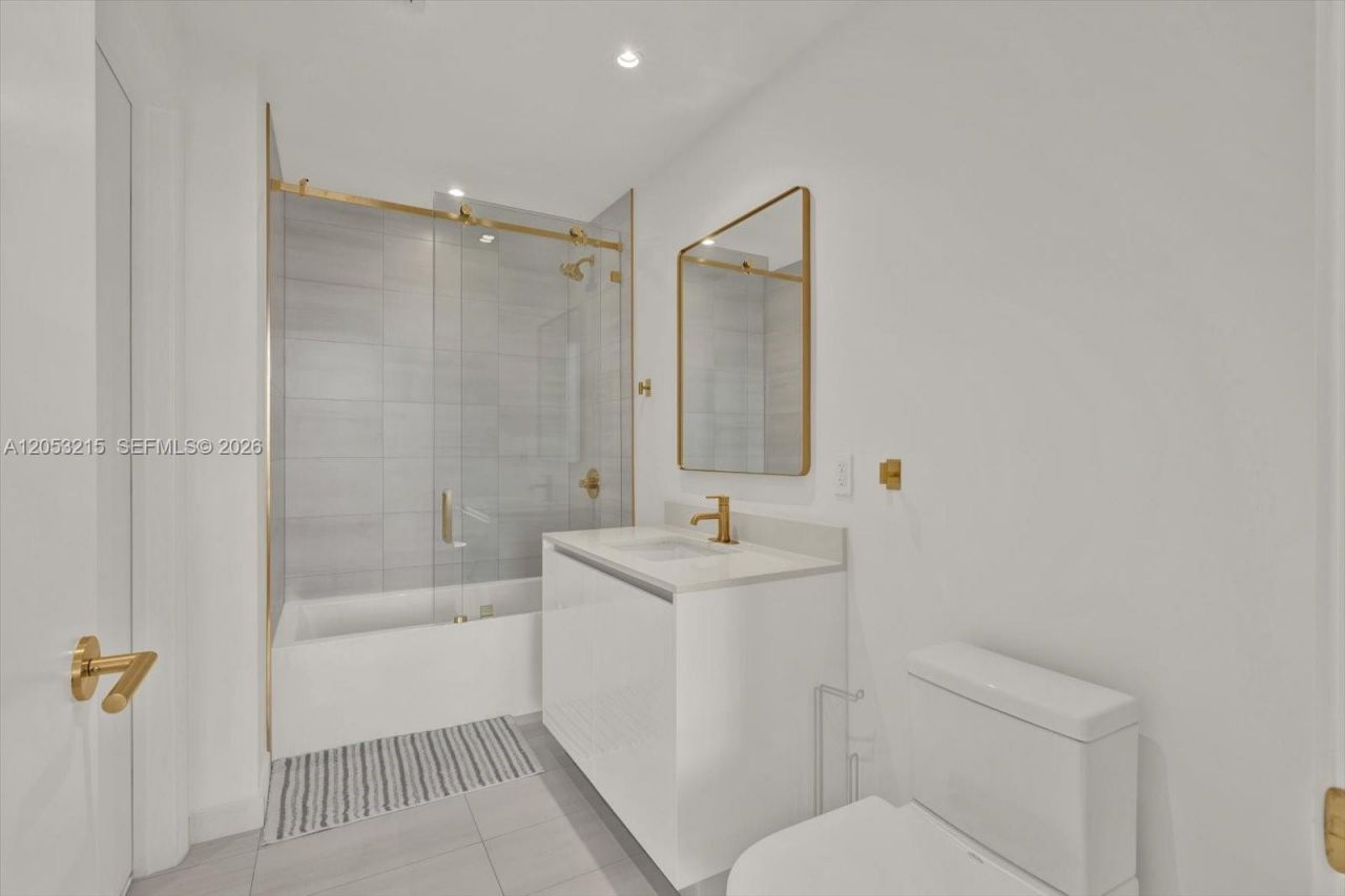 2678 Tigertail Ave , Unit 1605, Miami, FL 33133 Photo