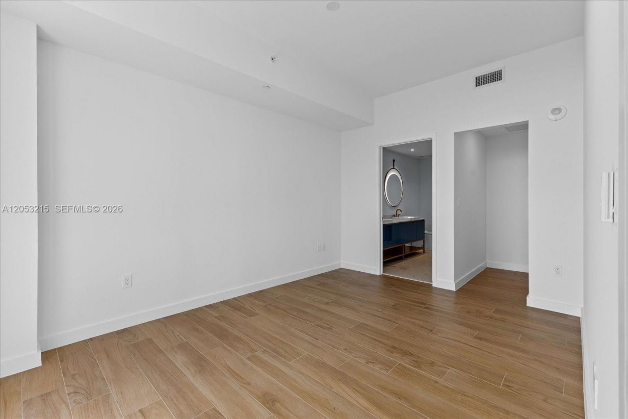 2678 Tigertail Ave , Unit 1605, Miami, FL 33133 Photo