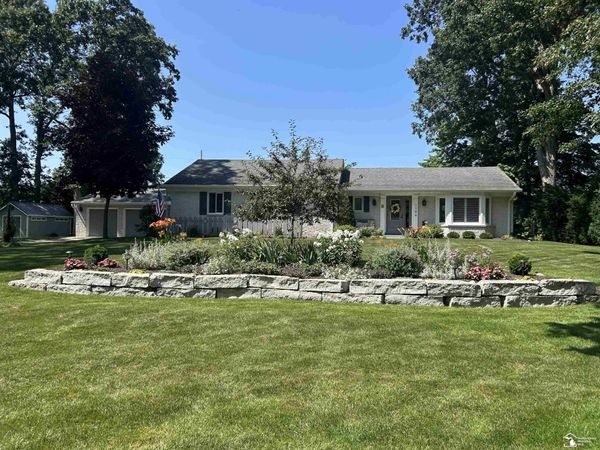 1194 Valetta Drive, Temperance, MI 48182