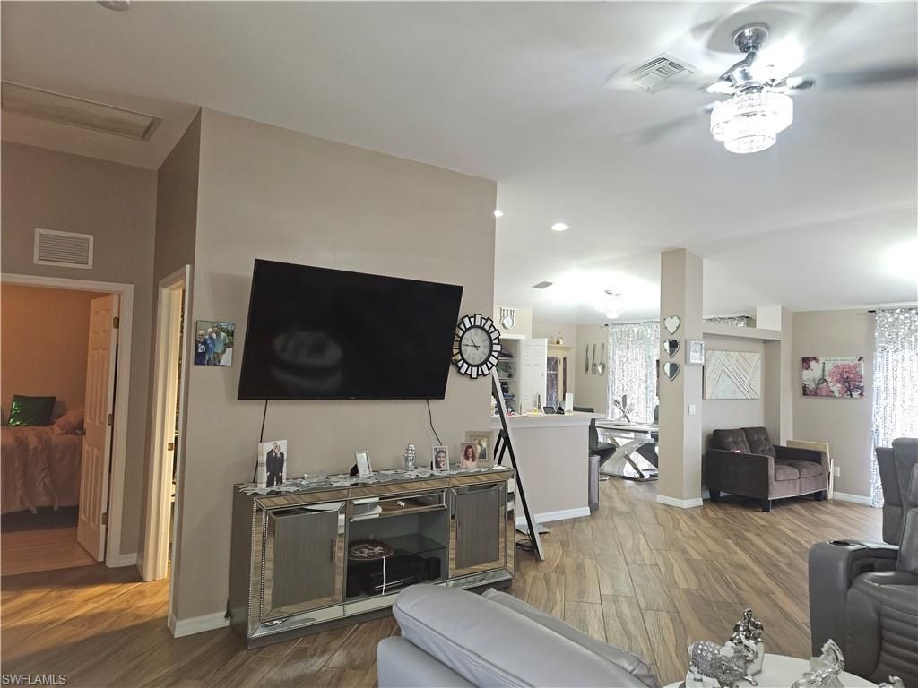 18300 Plumbago Ct , Lehigh Acres, FL 33972 Photo