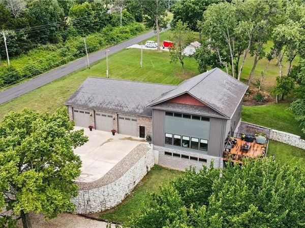 300 SE 30th Street, Oak Grove, MO 64075