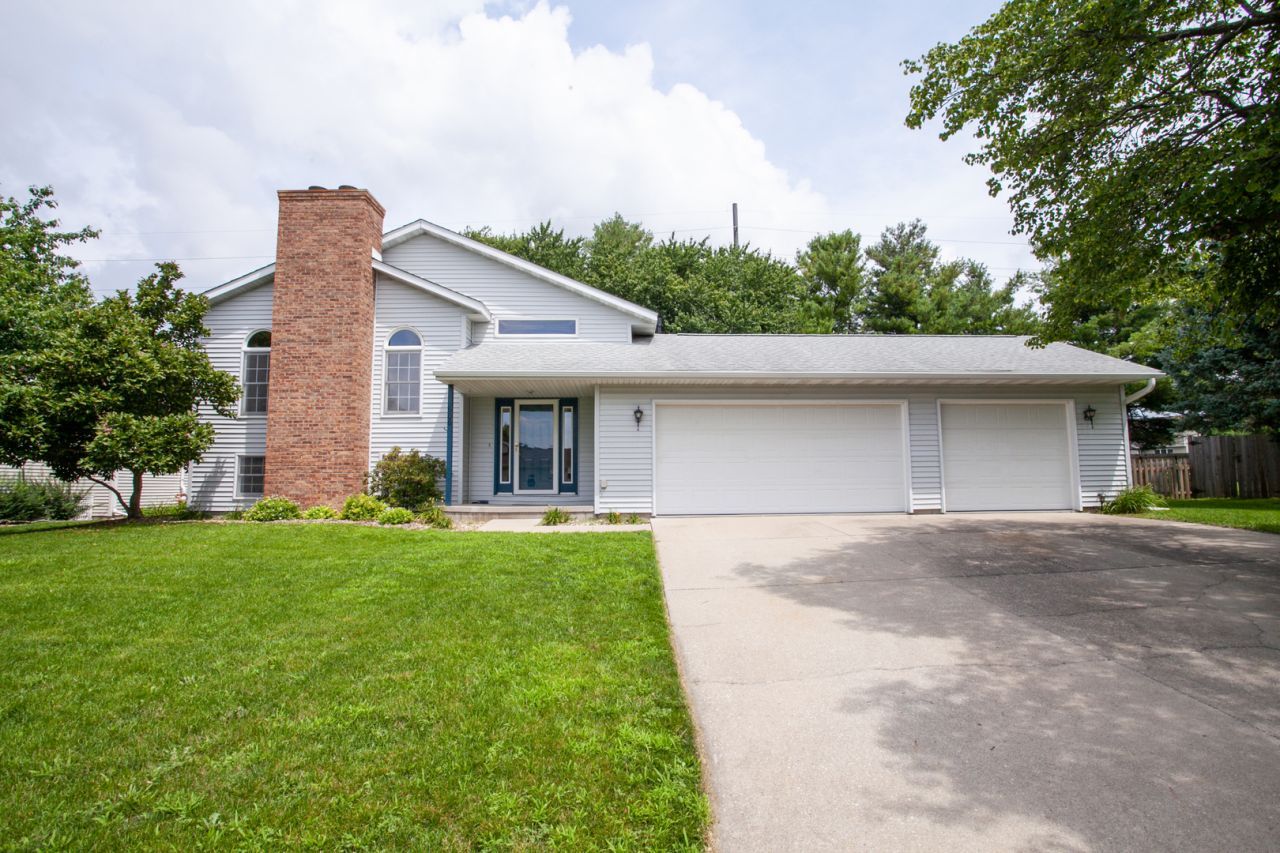 606 Carriage Hills Road , Normal, IL 61761