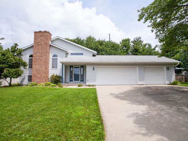 606 Carriage Hills Road , Normal, IL 61761
