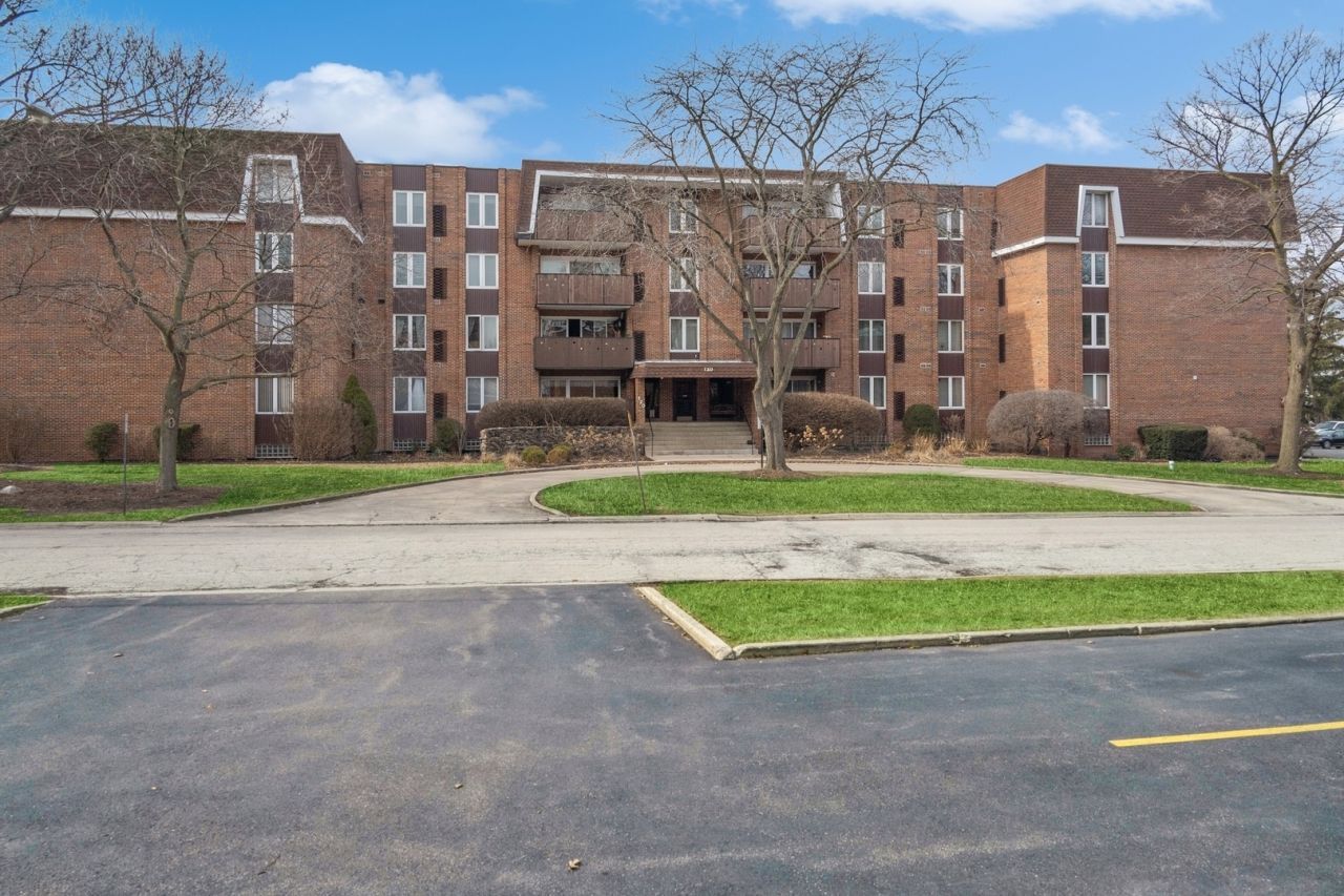 129 S Spruce Avenue , Wood Dale, IL 60191