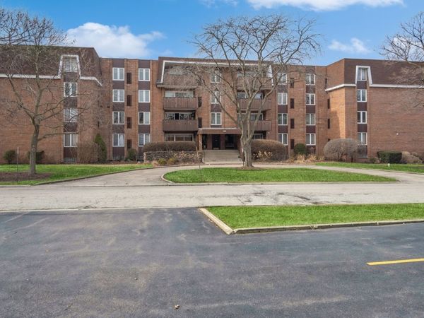 129 S Spruce Avenue , Unit 104, Wood Dale, IL 60191