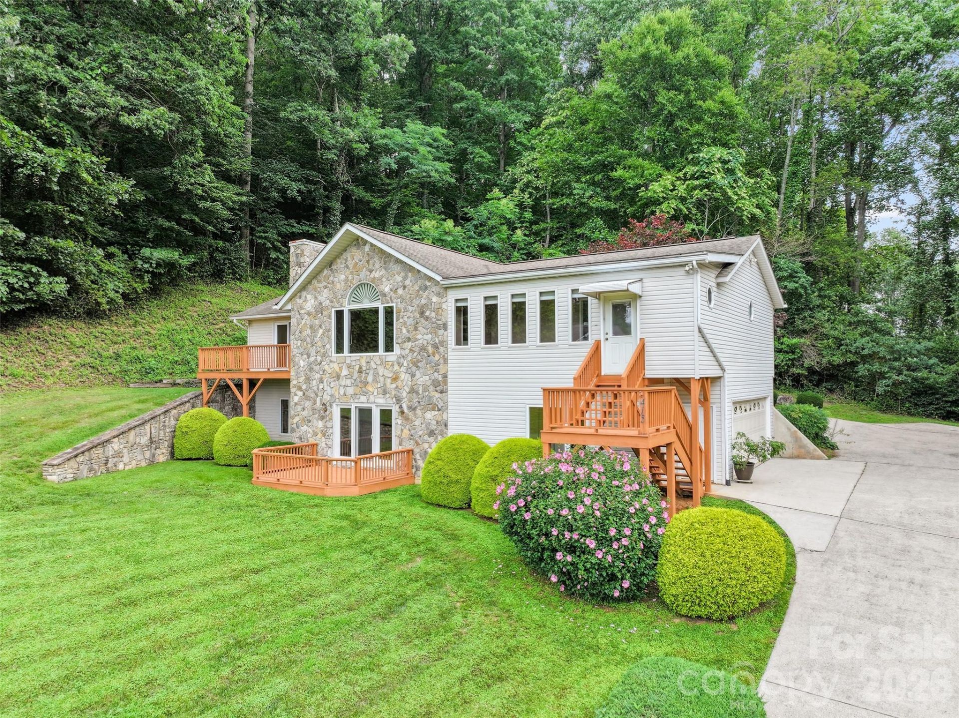 415 Knollwood Drive, Waynesville, NC 28786 Main Photo