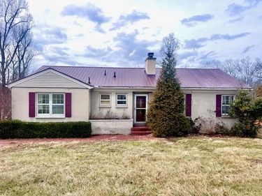 2209 S Inwood Drive, Huntington, WV 25701