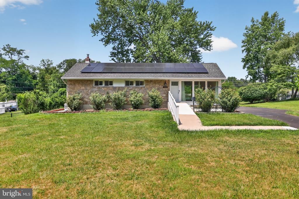 130 ACORN DRIVE, WARMINSTER, PA 18974