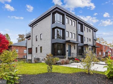 869 N BURLINGTON STREET , ARLINGTON, VA 22203
