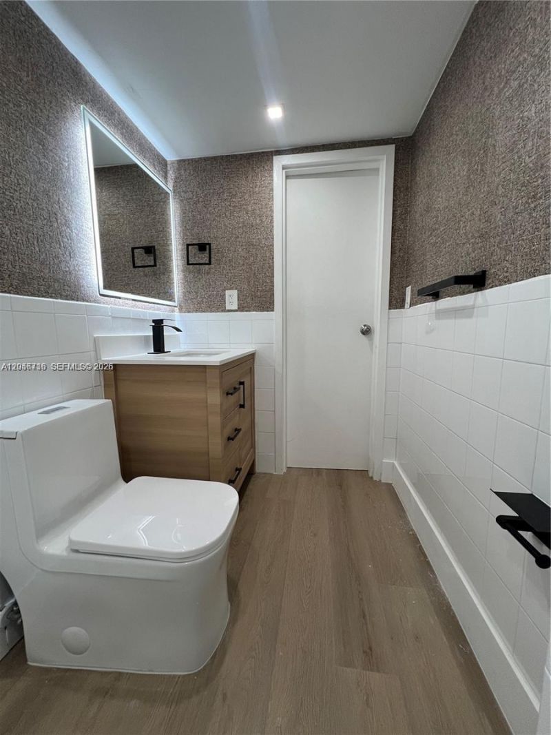 17021 N Bay Rd , Unit 124, Sunny Isles Beach, FL 33160 Photo