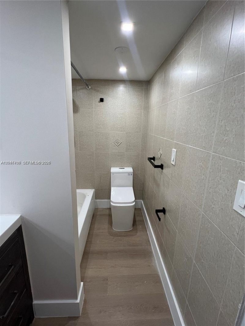 17021 N Bay Rd , Unit 124, Sunny Isles Beach, FL 33160 Photo