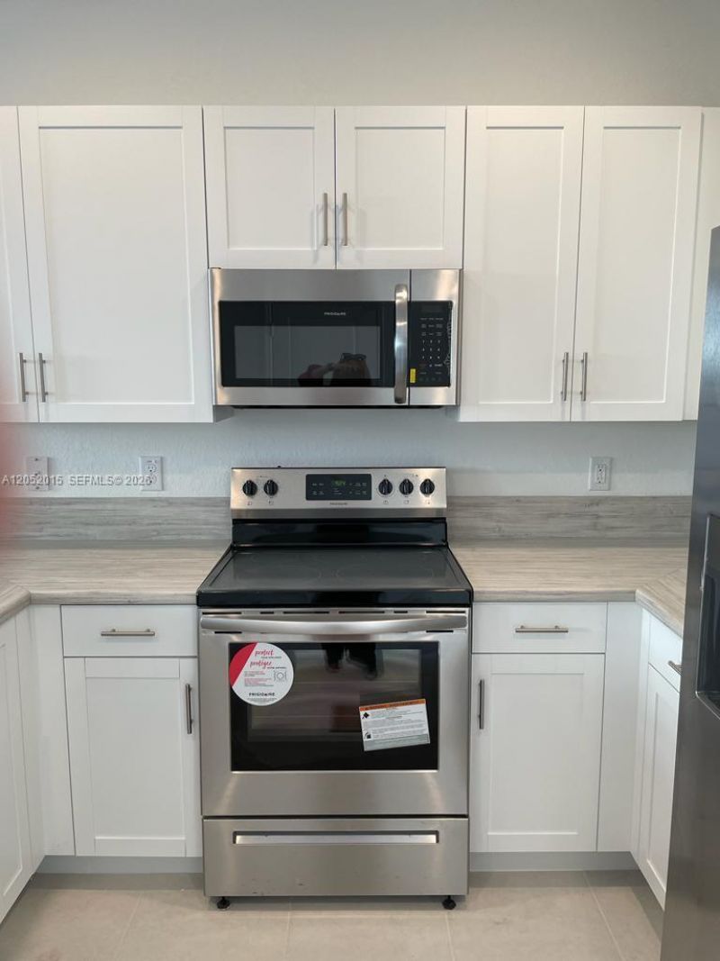 825 NE 211th St, Unit 825, Miami, FL 33179 Photo